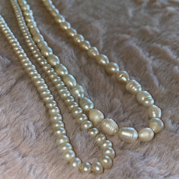 2 strands of faux pearls - Picture 7 of 7